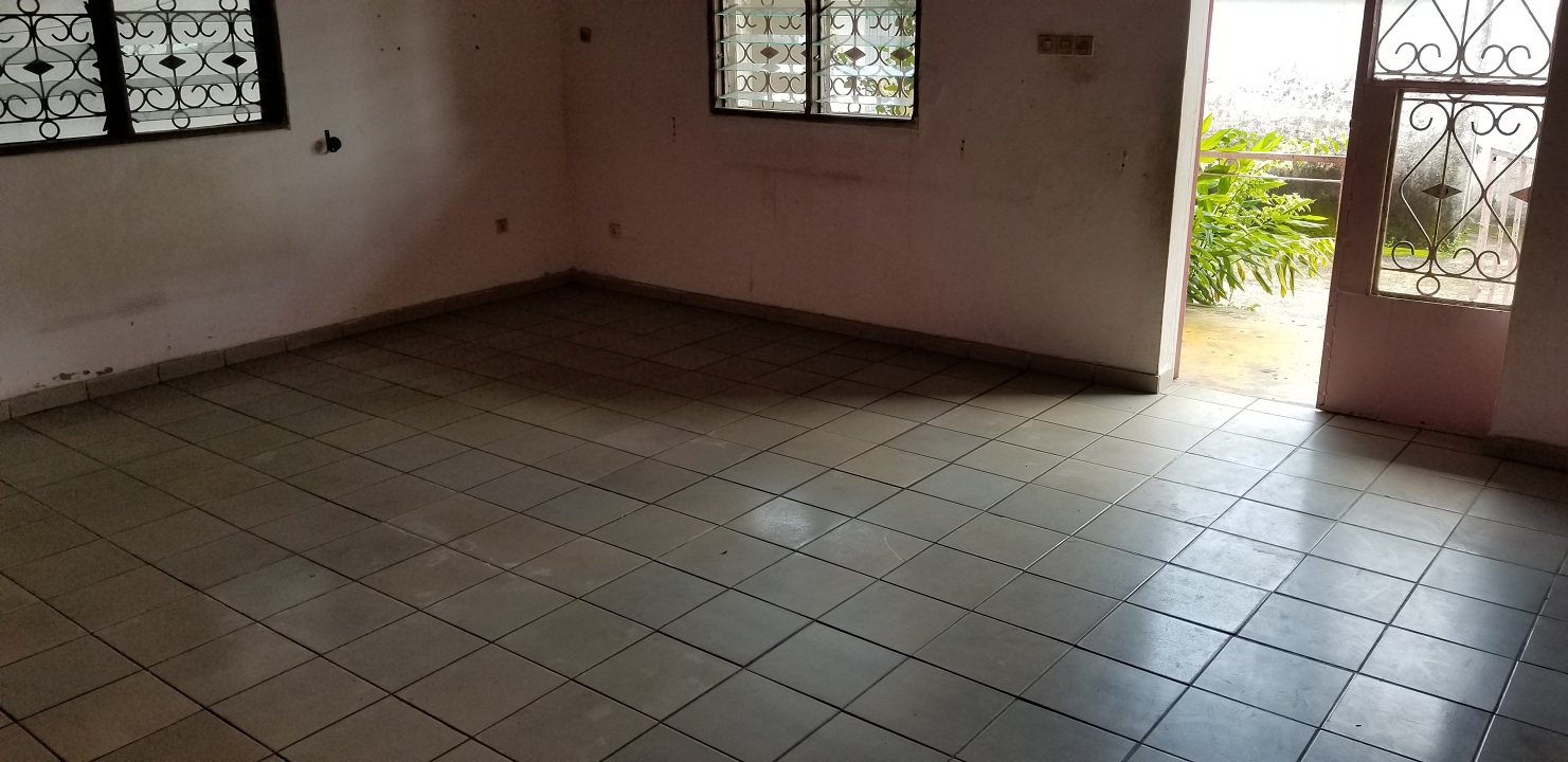 Villa Moderne de 3 Chambres à louer à Cité CICAM