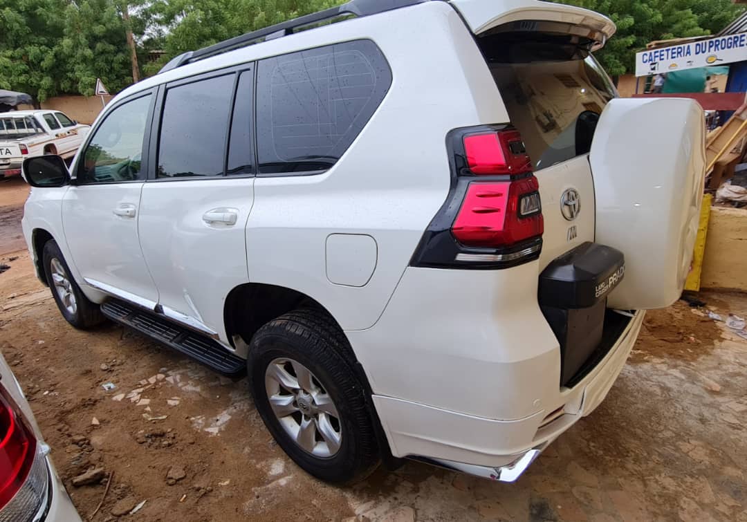 entreprise AKDR mali automobile vente achat location partenariat Toyota TXL essence automatique formant 2021