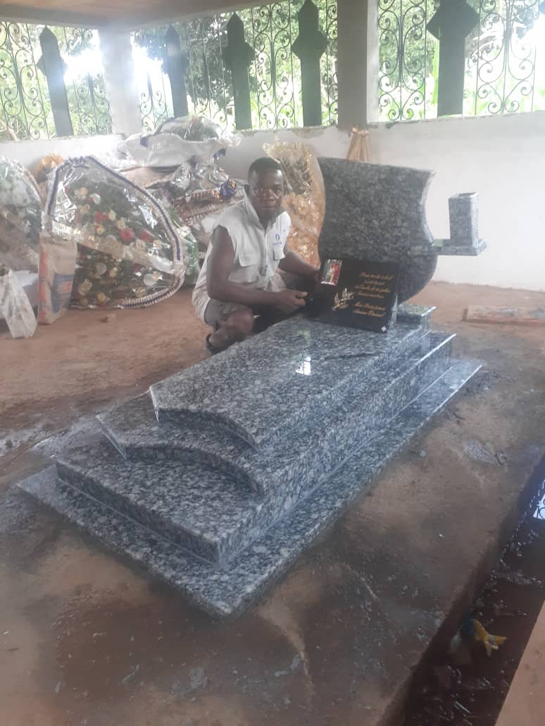 Pierre tombale En Granite