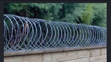Fourniture et pose de barbelé