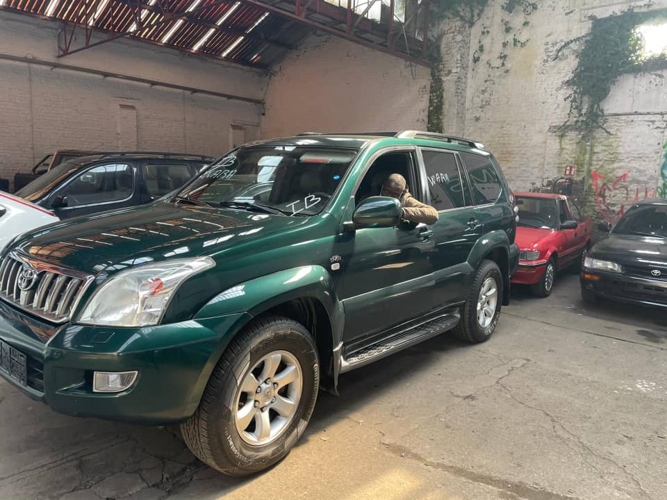 Entreprise AKDR mali commerce général international vente achat location fourniture tout marchandise Toyota Prado tout nickel diesel automatique 12 000 000 à discuter jusqu'à la plaque troc possible contact 76326546/69777978