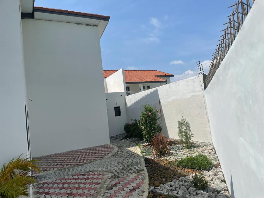 Duplex 5p a louer sur la route de bassam