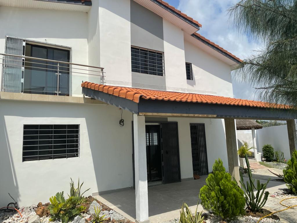 Duplex 5p a louer sur la route de bassam