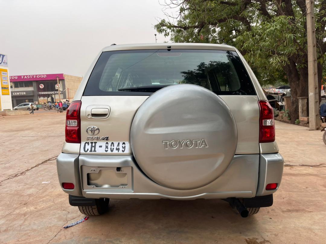 Entreprises AKDR mali commerce général international Toyota rav4 2005 essence bien climatisé automatique 5 500 000 à discuter jusqu'à la plaque troc possible contact 76326546/66326546