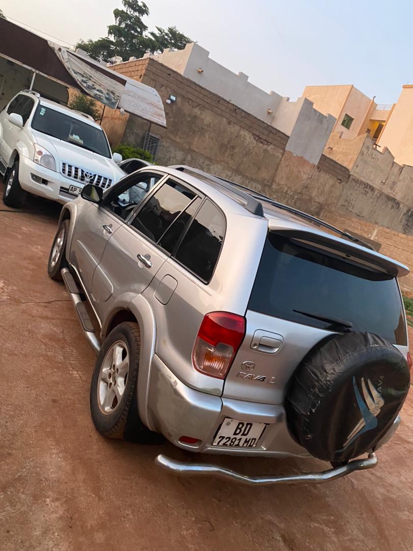 Entreprises AKDR mali commerce général international. Toyota rav4 2005 automatique ⛽ essence bien climatisé moteur impeccable tout nickel 3 300 000 a discuter troc possible contact 76326546/66326546