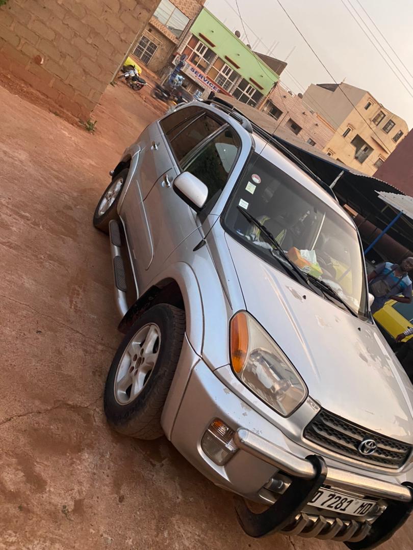 Entreprises AKDR mali commerce général international. Toyota rav4 2005 automatique ⛽ essence bien climatisé moteur impeccable tout nickel 3 300 000 a discuter troc possible contact 76326546/66326546