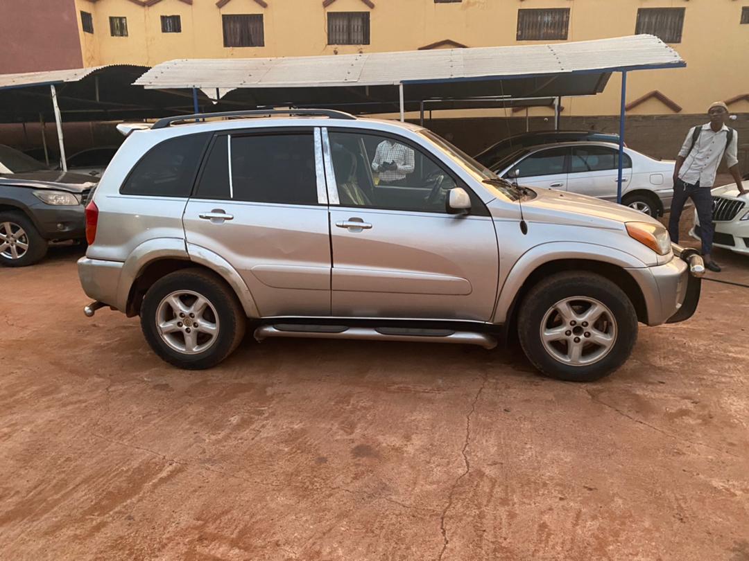 Entreprises AKDR mali commerce général international. Toyota rav4 2005 automatique ⛽ essence bien climatisé moteur impeccable tout nickel 3 300 000 a discuter troc possible contact 76326546/66326546