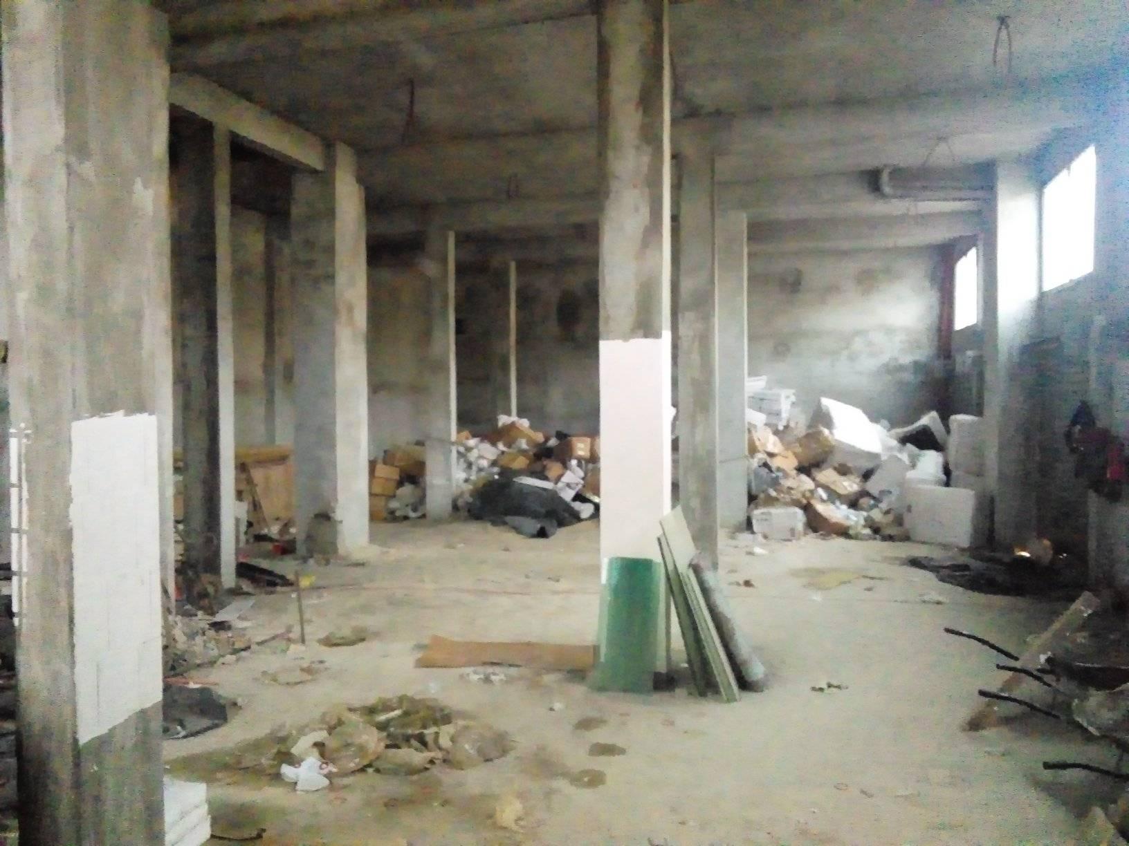 nous mettons en location un grand magasin en bordure de voie à cocody dokui azur