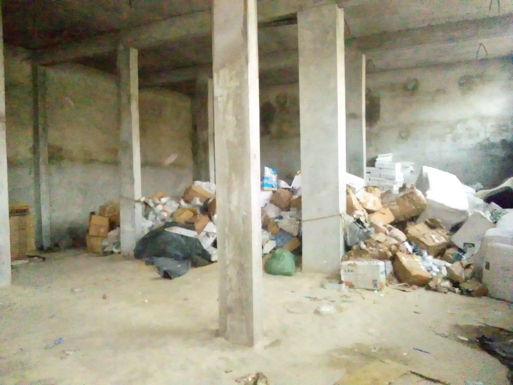 nous mettons en location un grand magasin en bordure de voie à cocody dokui azur