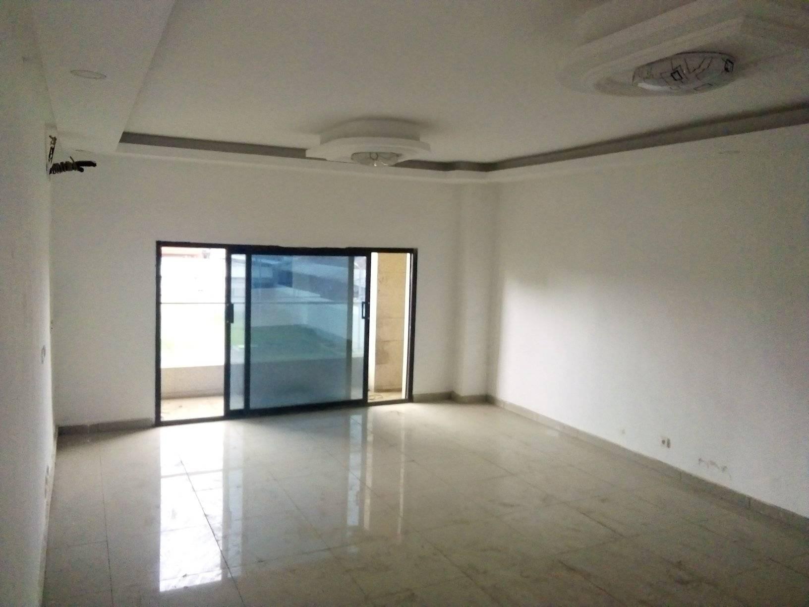 nous mettons en location des studios et appartements 3 pièces à cocody dokui azur