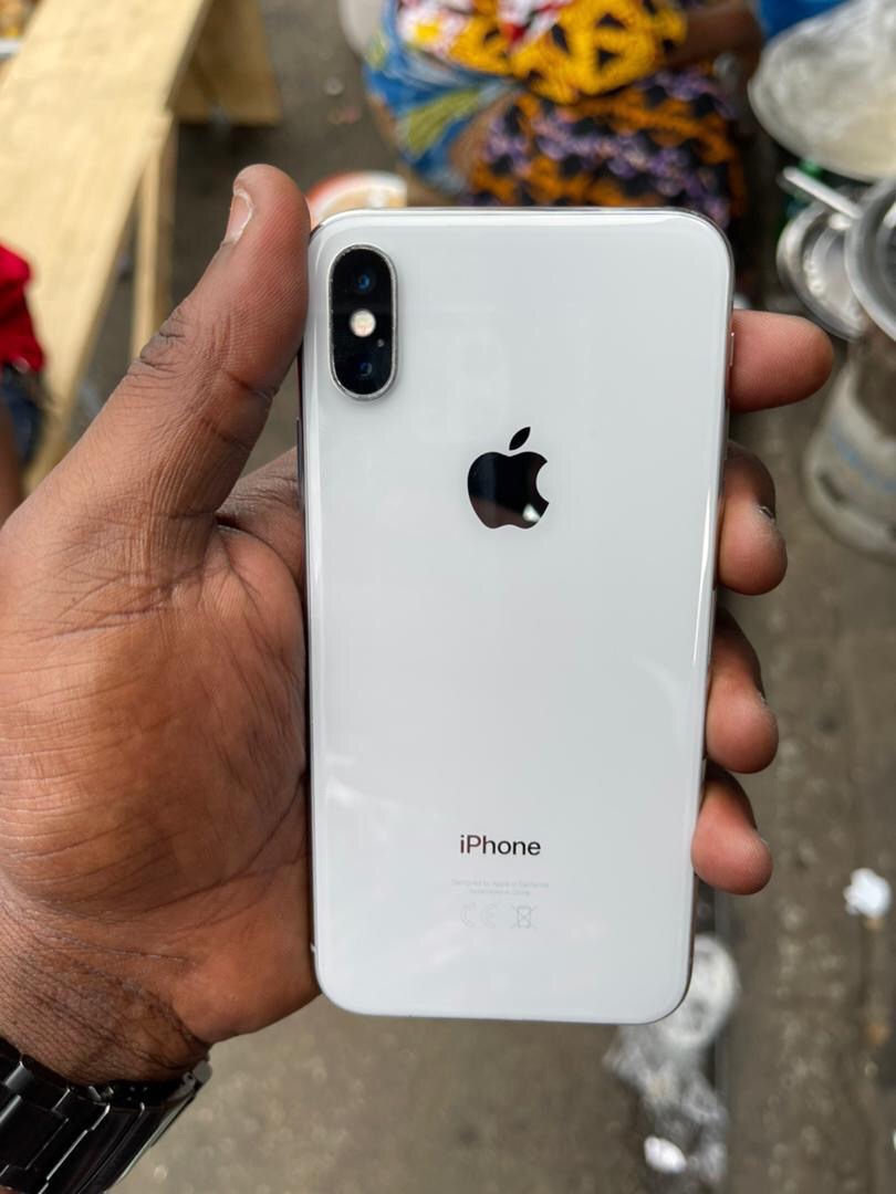 iPhone X quasi neuf