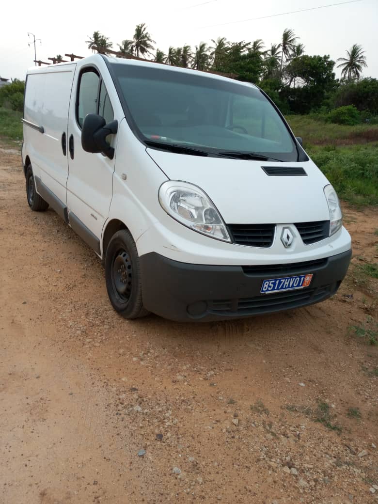 RENAULT TRAFIC DE 7 PLACES A LOUER