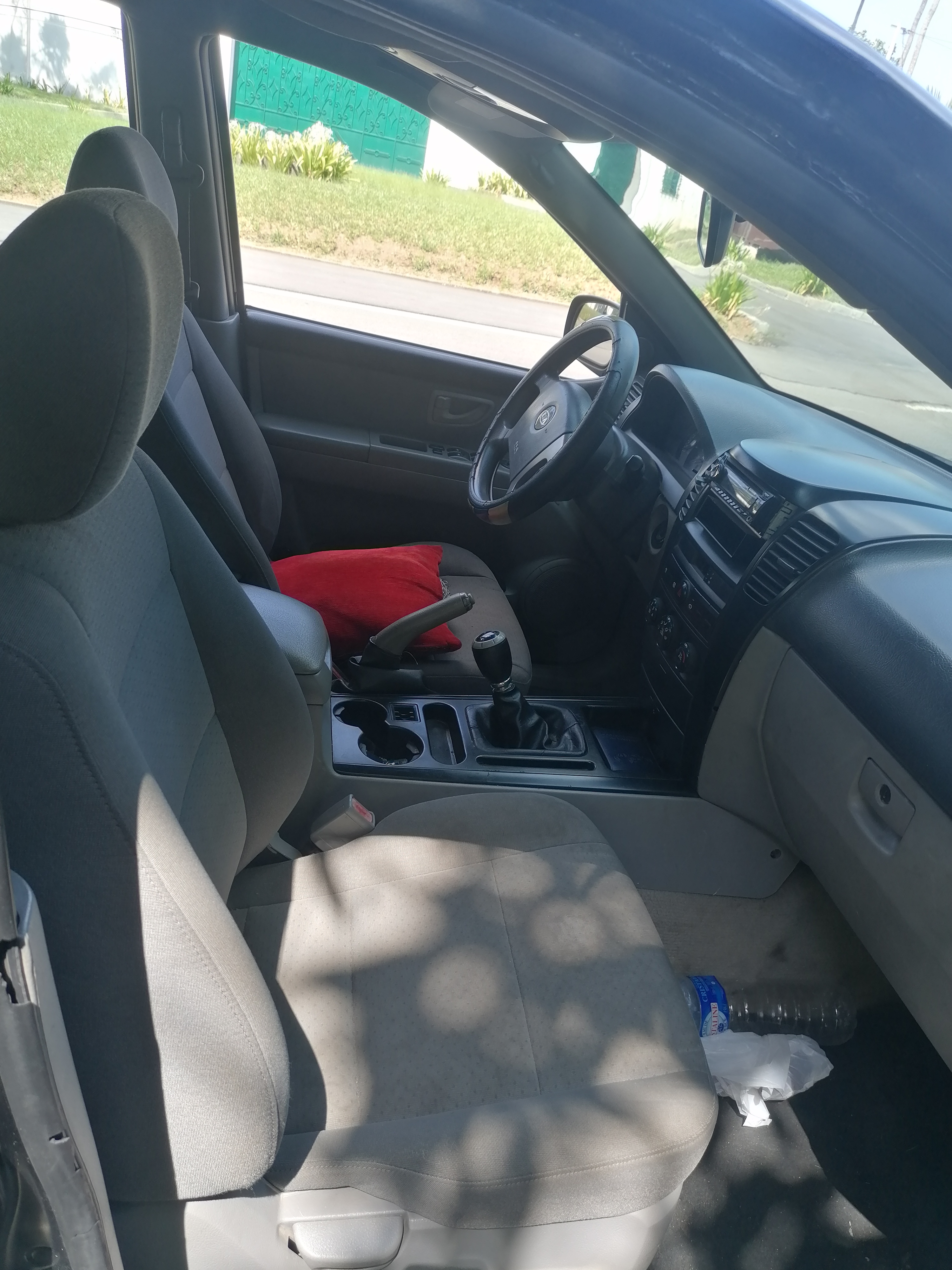 KIA SORENTO MODELE 2006 ESSENCE BOÎTE MANUELLE CLIMATISATION D ORIGINE