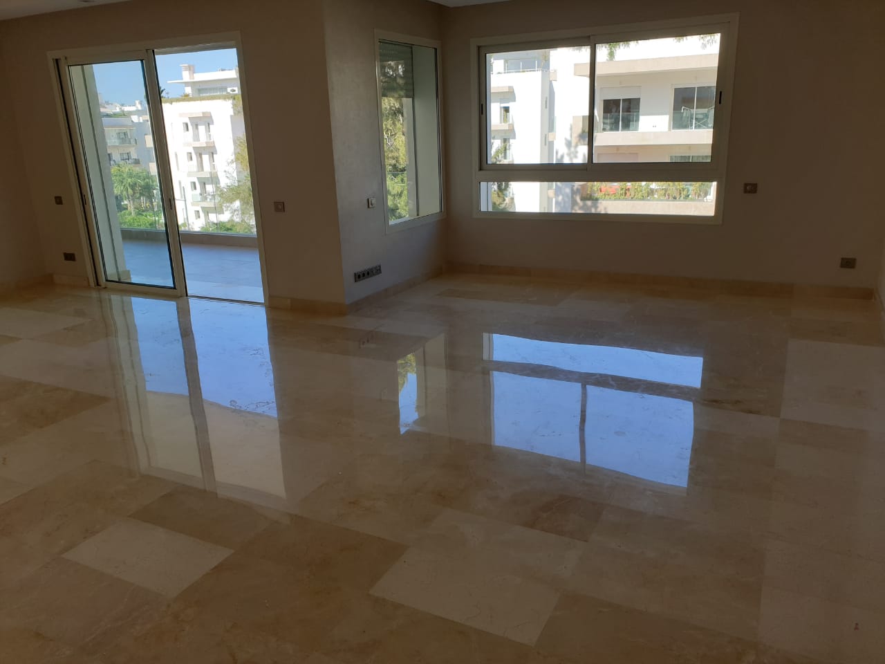 Location d'un appartement vide à souissi- Rabat