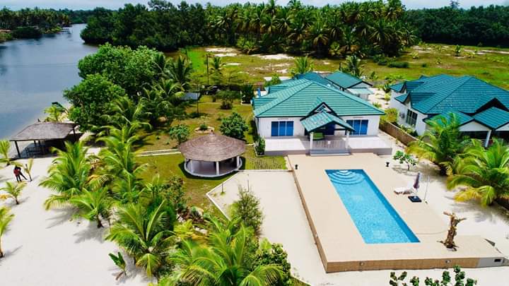 villa meublée 6 pièces a louer a Assinie villa meublée 6 pièces a louer a Assinie