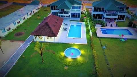 villa meublée 5 pièces a louer a Assinie