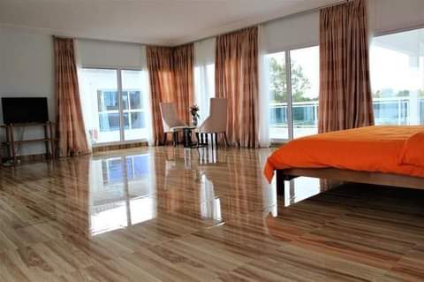 villa meublée 5 pièces a louer a Assinie