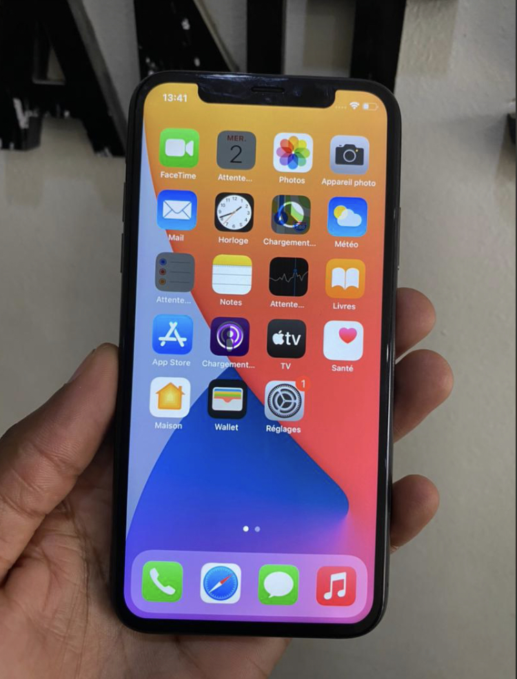 iPhone X noir arrière brisé