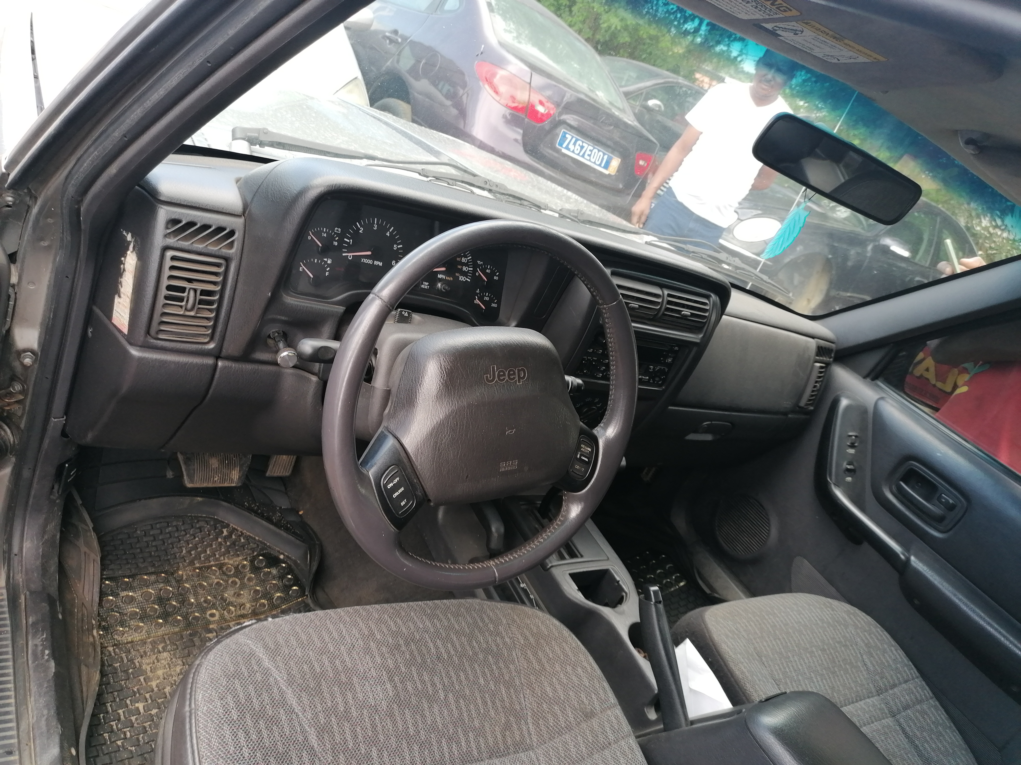 JEEP CHEROKEE 4X4 ESSENCE BOÎTE AUTOMATIQUE