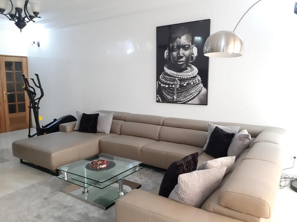 Studio meublé à louer au Point E