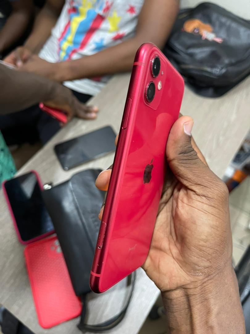 iPhone 11 quasi neuf
