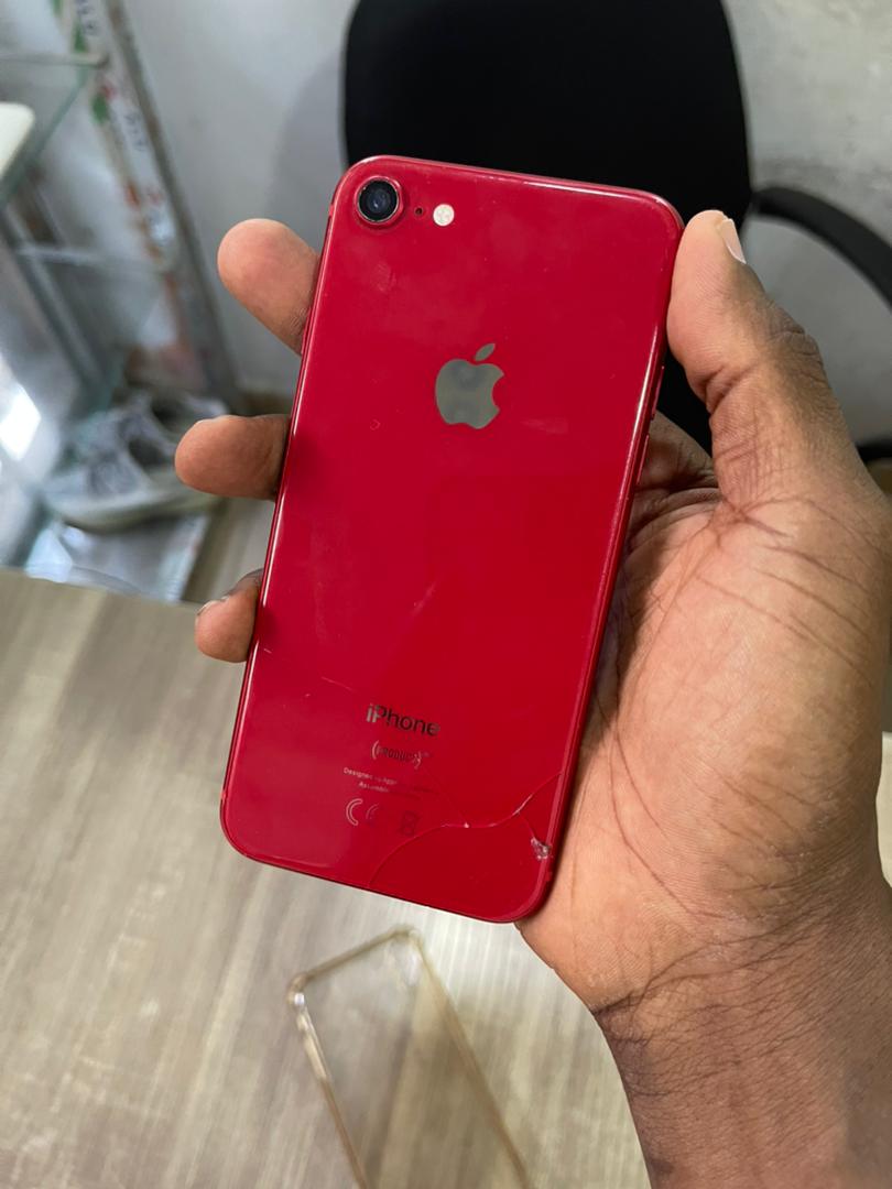 iPhone 8 arrière fissuré iPhone 8 arrière fissuré