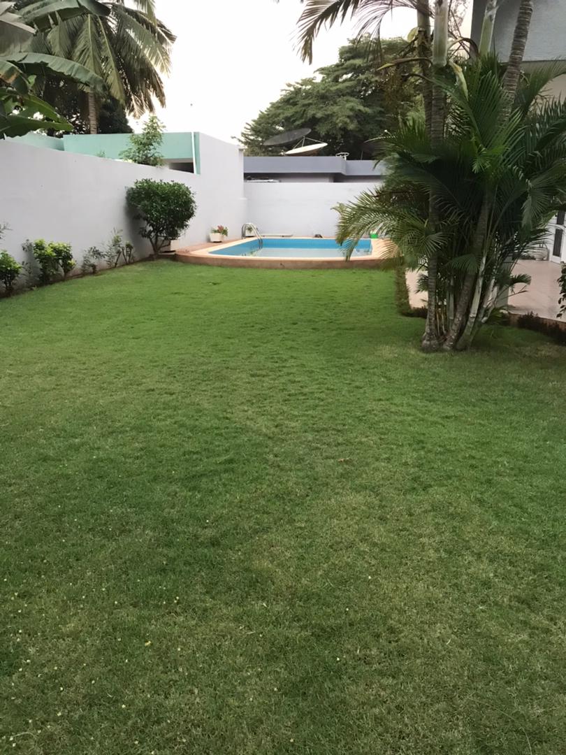 Location d’une maison à piscine et jardin Location d’une maison à piscine et jardin