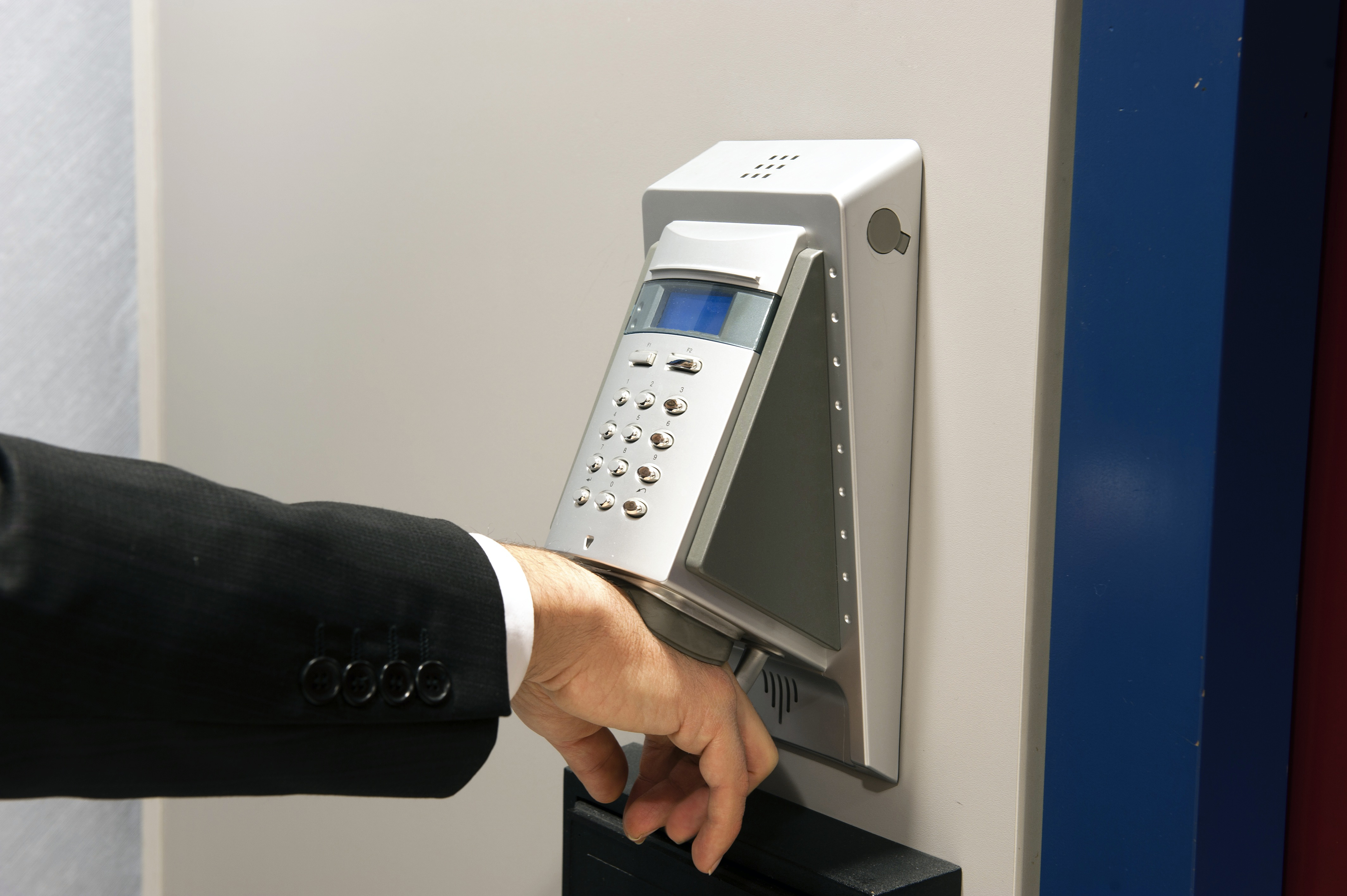 formation en systèmes de vidéosurveillance, alarme et point d’accès.