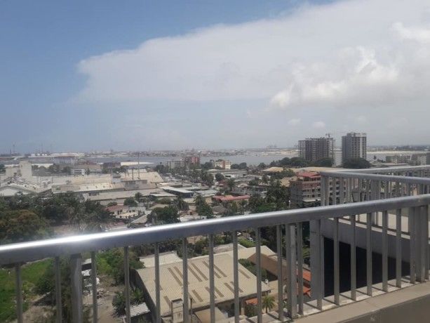Abidjan Zone4 vente immeuble tout meublé r+10 en mezzanine