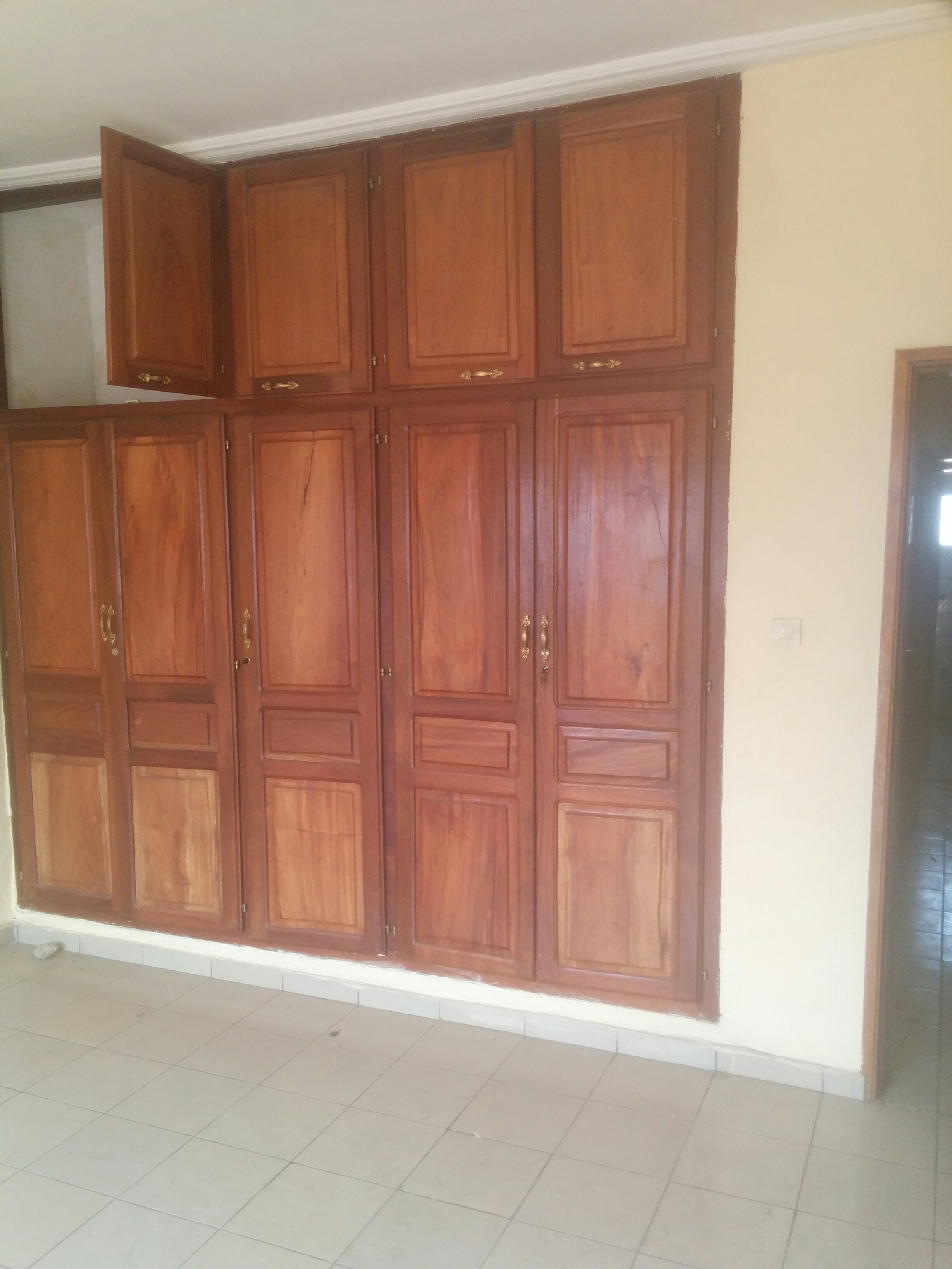 location appartement 09 pièces_douala