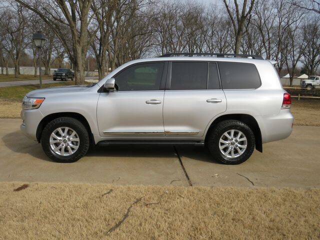 Selling my used 2017 Toyota Land Cruiser. Selling my used 2017 Toyota Land Cruiser.