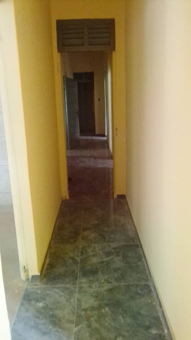 villa en bordure du goudron à tokoin protestant