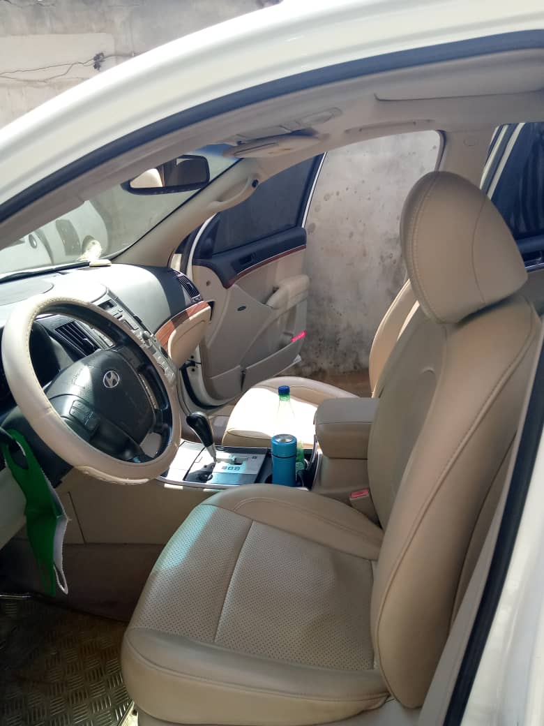 a vendre Hyundai Veracruz année 2006 ,moteur v6 interrieur Cuir berge tres propre a vendre Hyundai Veracruz année 2006 ,moteur v6 interrieur Cuir berge tres propre