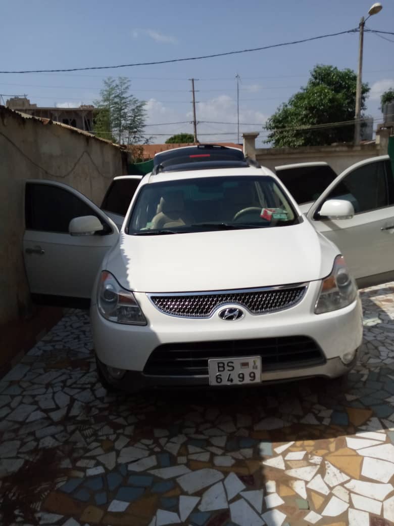 a vendre Hyundai Veracruz année 2006 ,moteur v6 interrieur Cuir berge tres propre a vendre Hyundai Veracruz année 2006 ,moteur v6 interrieur Cuir berge tres propre