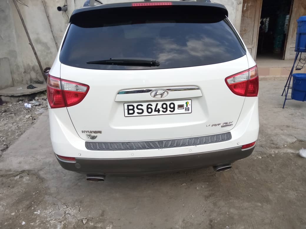 a vendre Hyundai Veracruz année 2006 ,moteur v6 interrieur Cuir berge tres propre a vendre Hyundai Veracruz année 2006 ,moteur v6 interrieur Cuir berge tres propre