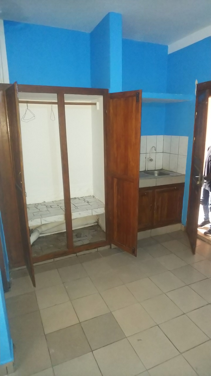 Chambre Moderne et Spacieuse avec cuisine à louer à Cité CICAM