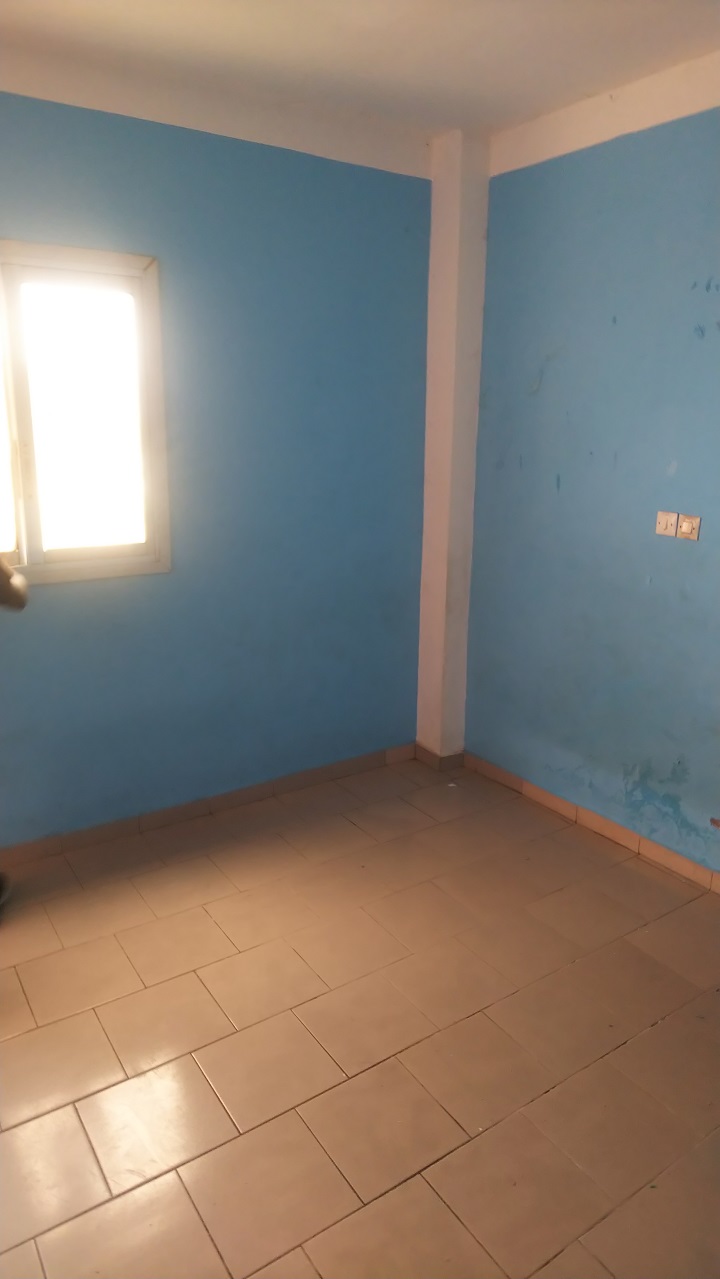 Chambre Moderne et Spacieuse avec cuisine à louer à Cité CICAM