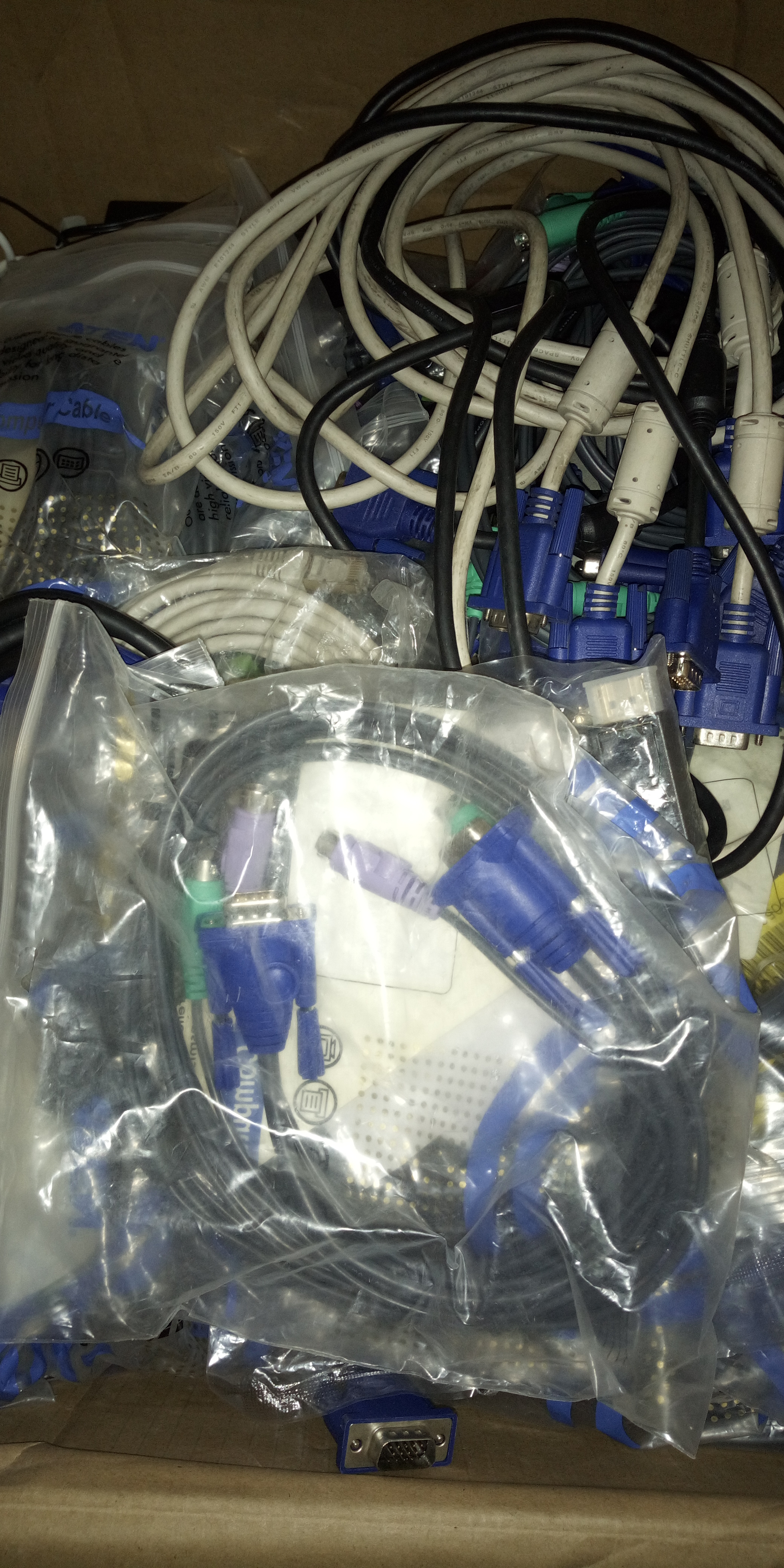 cable VGA , AC ,DVI cable VGA , AC ,DVI