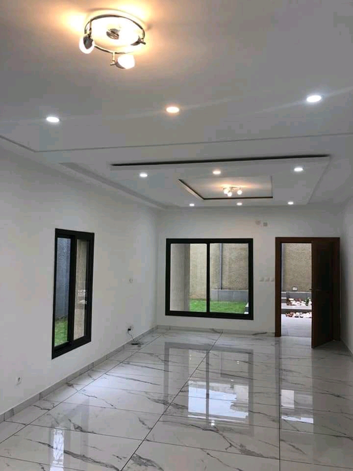 Faya dans une cité duplex contemporain de 6 pièces