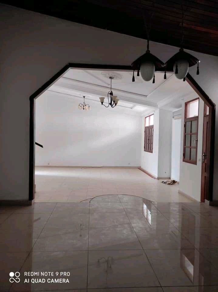 Riviera rosier duplex de 7 pièces avec jardin