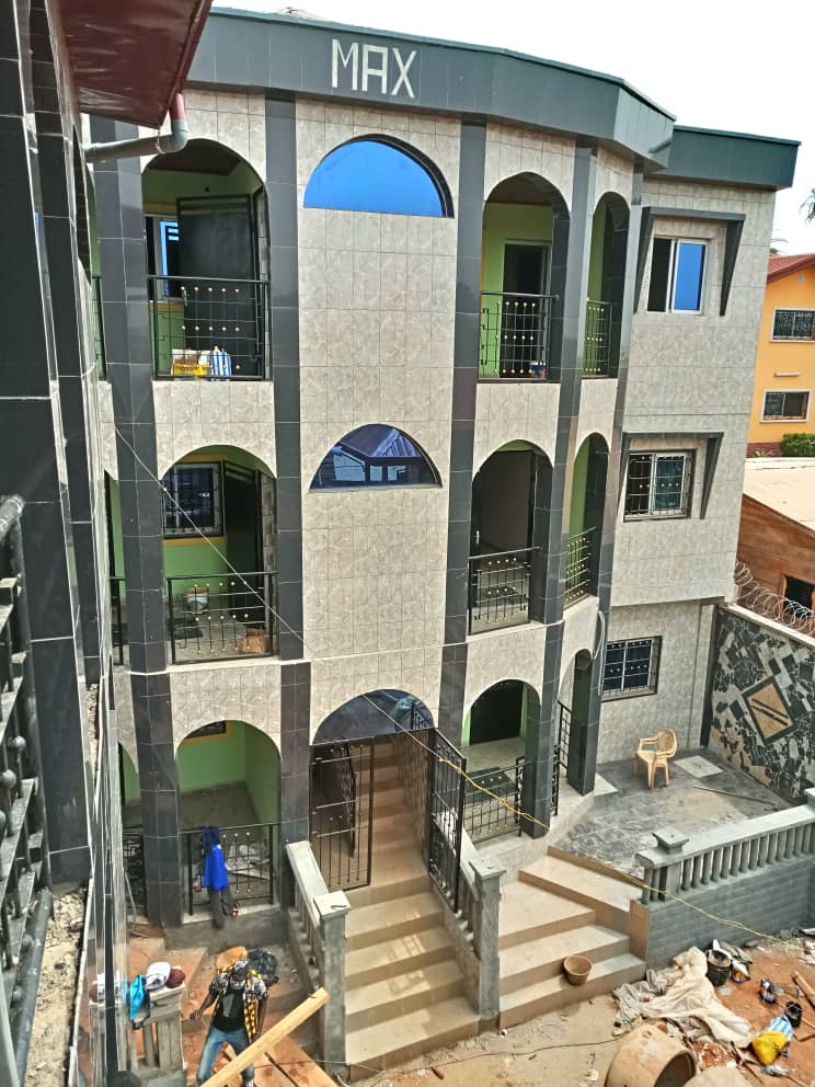 IMMEUBLE  VIP CHIC LUXE NOUVELLEMENT CONSTRUIT ET JAMAIS HABITÉ  À VENDRE. SITUÉ AU QUARTIER BITENG(YAOUNDE )