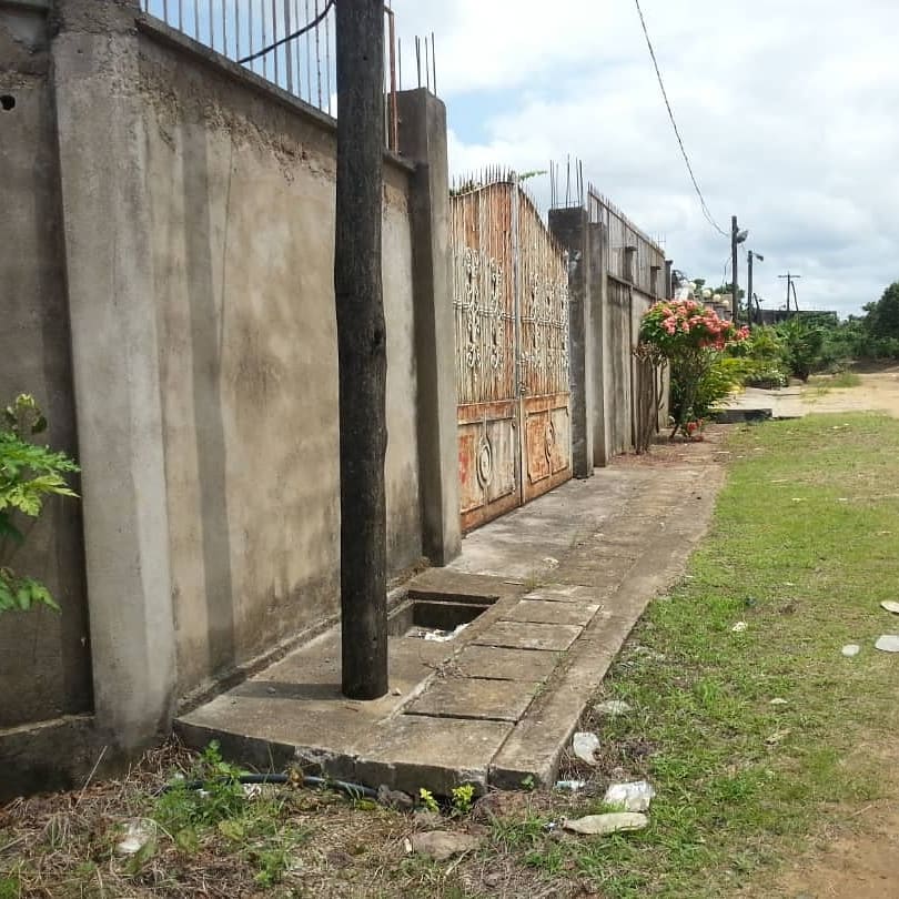 ENTREPÔT EN VENTE À YASSA-DOUALA ENTREPÔT EN VENTE À YASSA-DOUALA