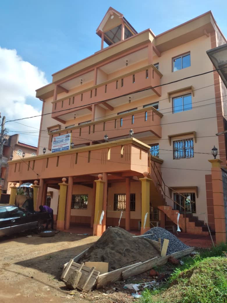 IMMEUBLE ( R+3 ) EN VENTE À YAOUNDE ( SITUÉ DERRIÈRE TOTAL JOUVENCE, AVANT DOVV MENDONG )... IMMEUBLE ( R+3 ) EN VENTE À YAOUNDE ( SITUÉ DERRIÈRE TOTAL JOUVENCE, AVANT DOVV MENDONG )...