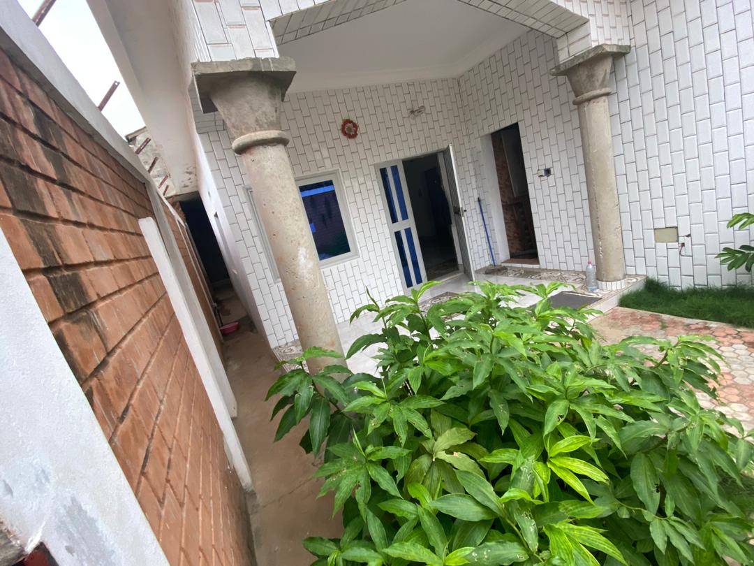 vente d'une villa de 03CHAMBRES à calavi arcon-ville