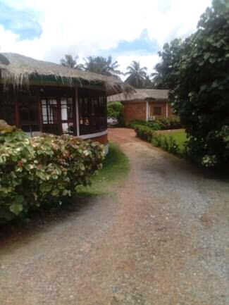 HOTEL EN VENTE À KRIBI ( GRAND BATANGA ) HOTEL EN VENTE À KRIBI ( GRAND BATANGA )