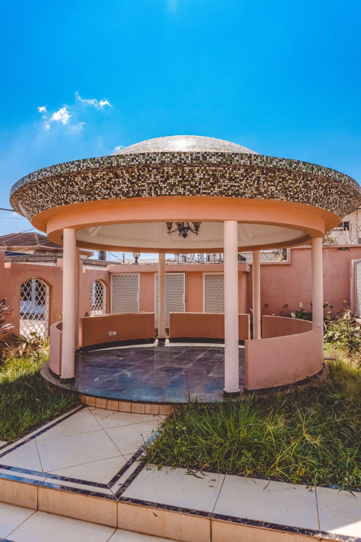 RÉSIDENCE EN VENTE AU QUARTIER GOLF (' BASTOS-YAOUNDE )