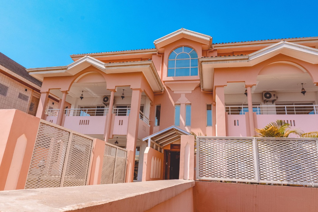 RÉSIDENCE EN VENTE AU QUARTIER GOLF (' BASTOS-YAOUNDE ) RÉSIDENCE EN VENTE AU QUARTIER GOLF (' BASTOS-YAOUNDE )