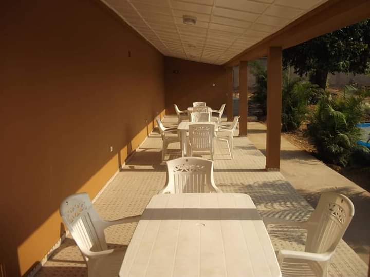 UNE GRANDE VILLA EN VENTE AU QUARTIER JAPOMA, À CÔTÉ DE '' CENTRE DES USINES DES EAUX ''