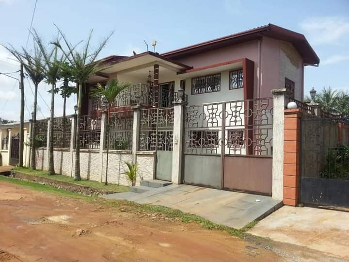 DUPLEX AVEC DÉPENDANCE, EN VENTE AU QUARTIER CHIRAC À YASSA-DOUALA DUPLEX AVEC DÉPENDANCE, EN VENTE AU QUARTIER CHIRAC À YASSA-DOUALA