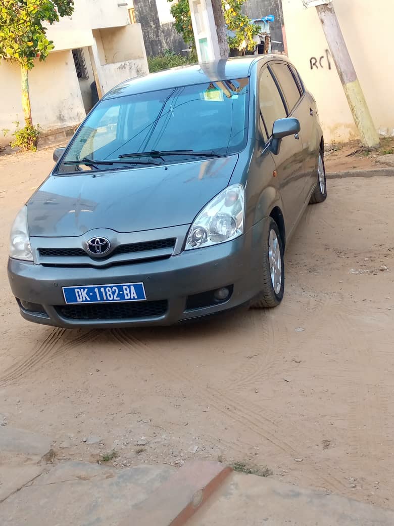 TOYOTA COROLLA VERSO